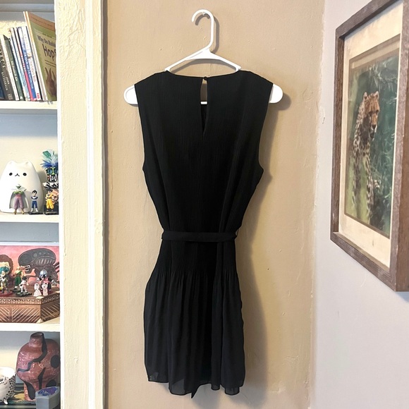 🏷️ Abercrombie & Fitch black pleated sleeveless mini dress with waist tie belt - Picture 12 of 17